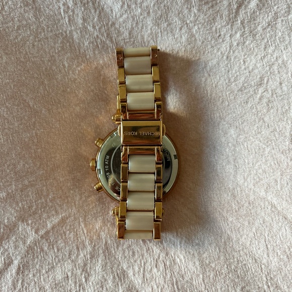 Michael Kors MK Rose Gold Watch - Picture 4 of 10